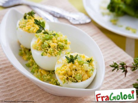 Barchette di uova mimosa