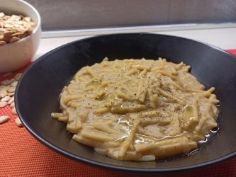 Pasta con le fave secche (pasta col macco)