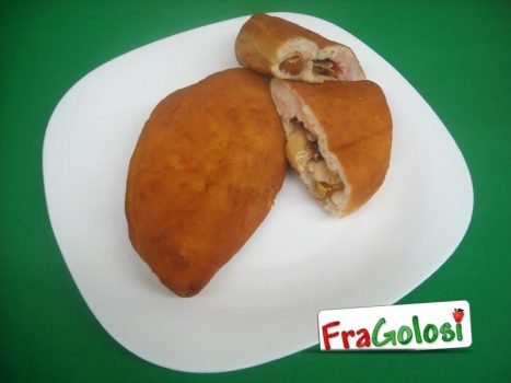 Pidoni al prosciutto, mozzarella e funghi