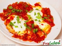 Uova affogate alla pizzaiola