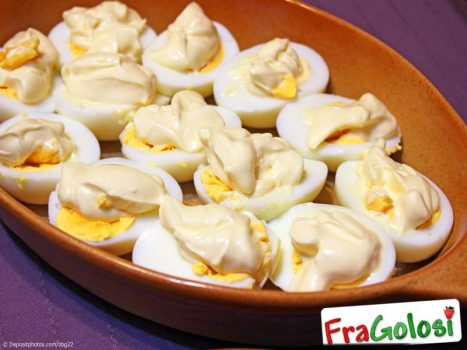 Uova sode ripiene alla maionese