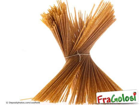 Pasta colorata marrone