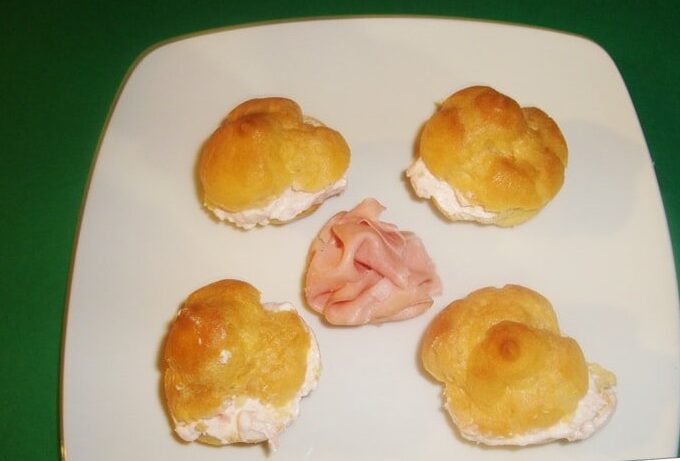 Bignè alla mortadella