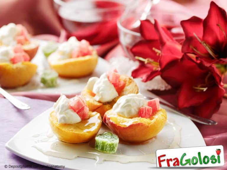 Pesche alla crema pasticcera