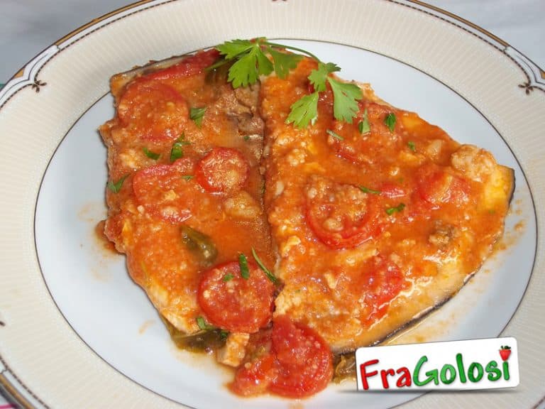 Pesce spada in padella con pomodorini
