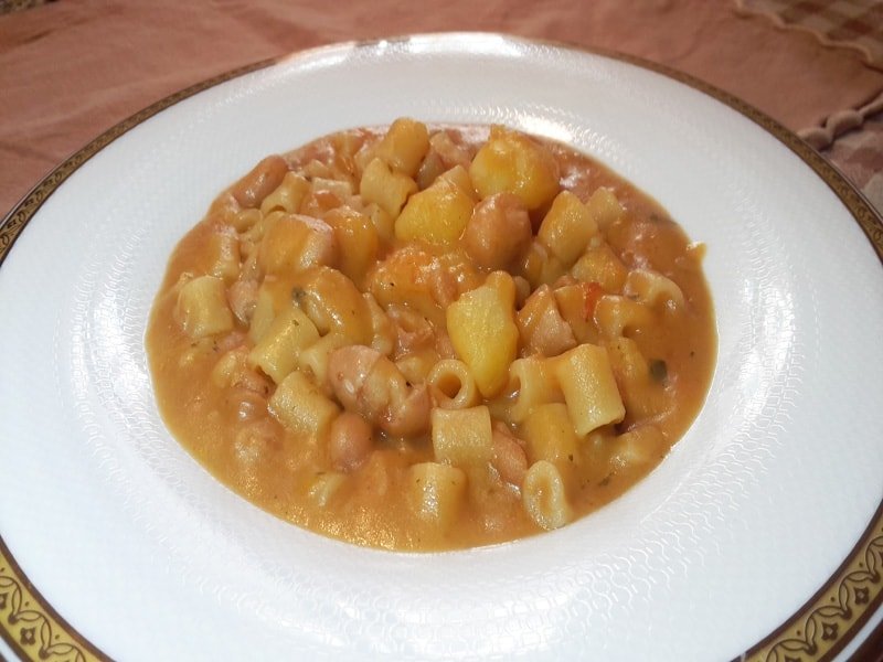 PASTA CON FAGIOLI E PATATE | Ricetta di FraGolosi