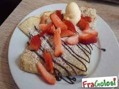 Crepes con cioccolato e fragole