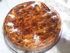 Torta con ricotta amaretti e cioccolato
