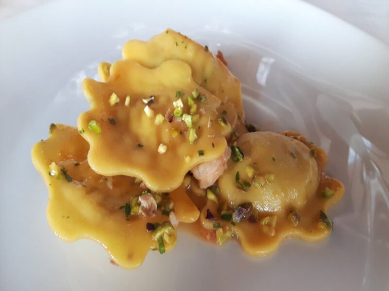 Ravioli ripieni di polpa di granchio