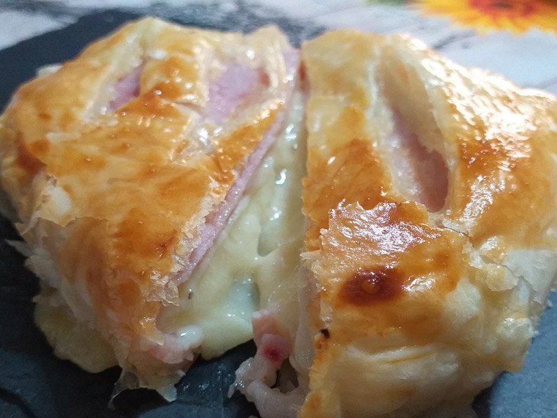 Tomino in Pasta Sfoglia