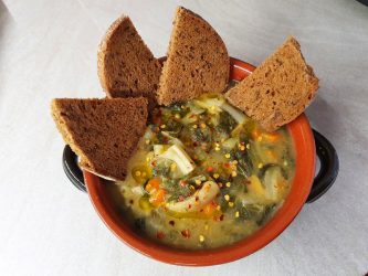 Zuppa di bietole e funghi