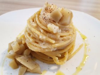 Pasta con crema di topinambur
