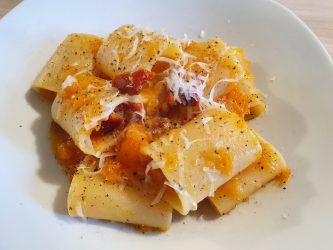 Pasta zucca e pomodori secchi