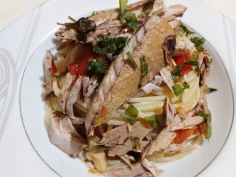 Pasta con ragù di tonno fresco