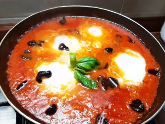 Uova al sugo