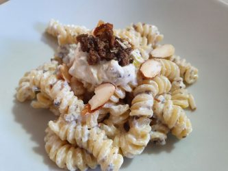 Pasta con ricotta e tartufo