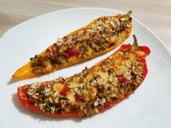 Peperoni ripieni al forno