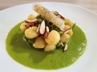 Gnocchi con crema di piselli