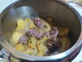 Spezzatino alla birra in pentola a pressione