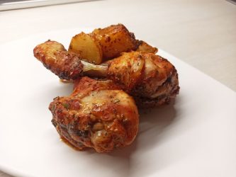 Pollo al forno con paprika e patate