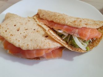 Crepes al salmone e guacamole