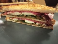 Sandwich con mozzarella e culatello