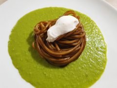 Spaghetti all'aglio nero