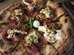 Pizza crudo e stracciatella