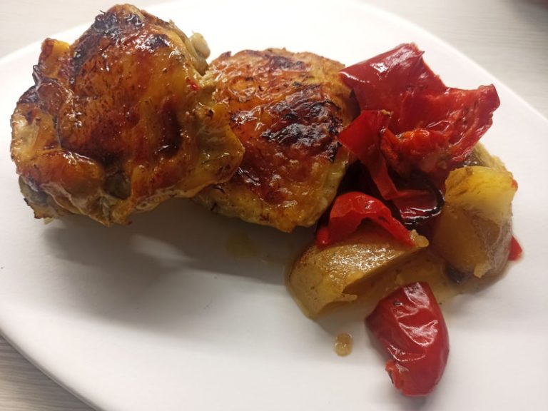 Pollo con peperoni e patate