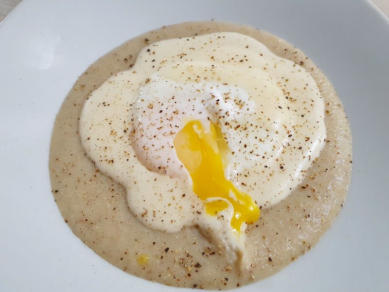 Uovo in camicia con fonduta e tartufo