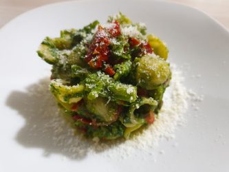 Pasta broccoli e pomodori secchi