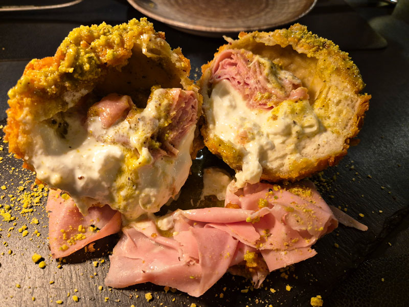 Burrata fritta con mortadella