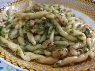 Pasta con gamberetti e panna