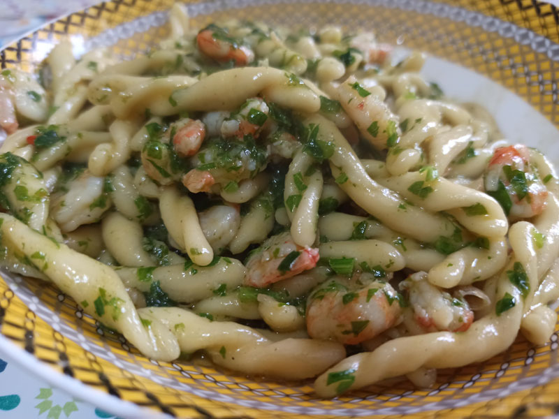 Pasta con gamberetti e panna
