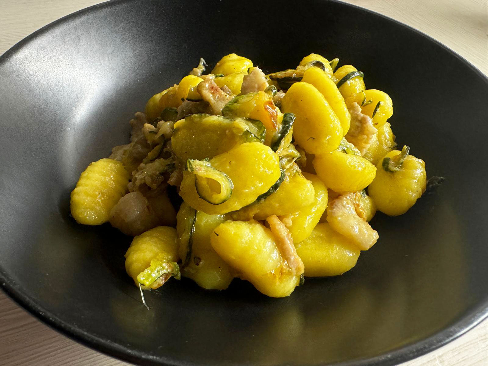 Gnocchi zucchine e pancetta