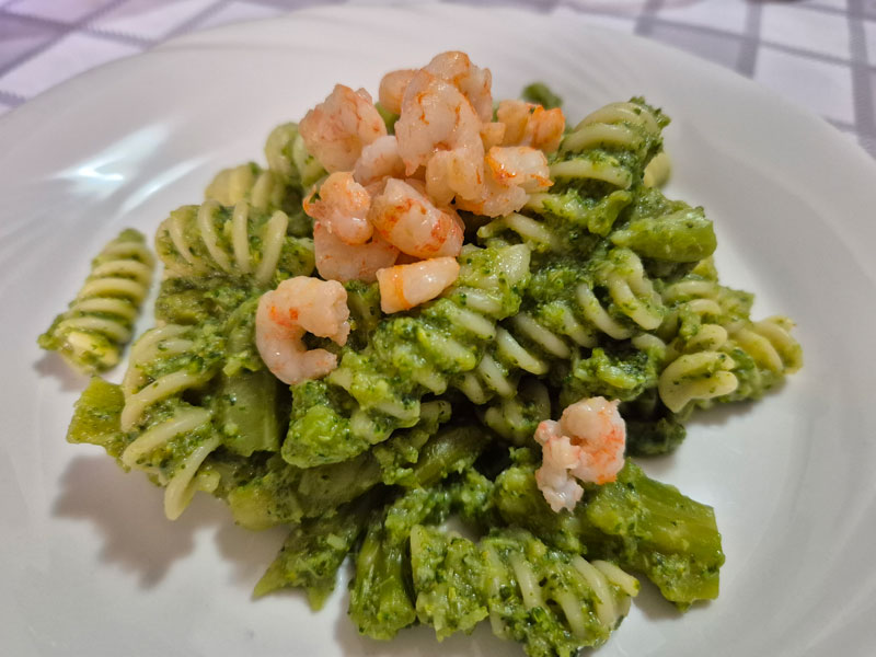 Pasta broccoli e gamberetti