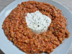 Porridge alla pizzaiola con burrata