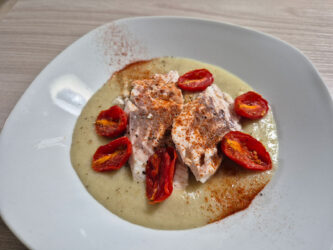 Filetto di dentice arrosto su vellutata di topinambur