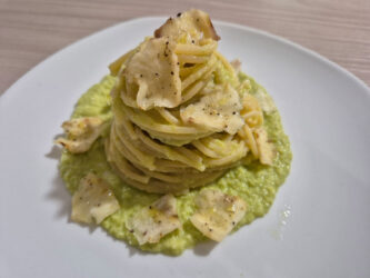 Pasta con crema di fave e topinambur
