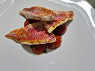 Filetti di triglia con pomodorini