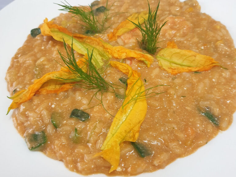 Risotto zucchine gamberetti e fiori di zucca