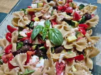 Insalata di pasta mediterranea