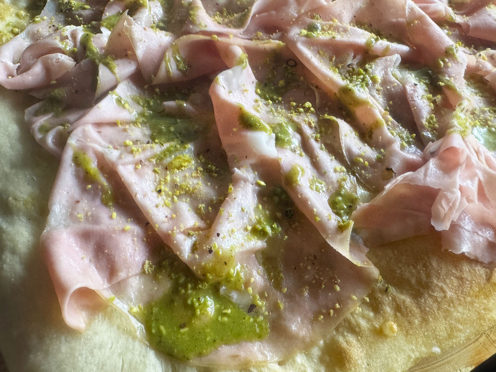 Pizza mortadella e pistacchio