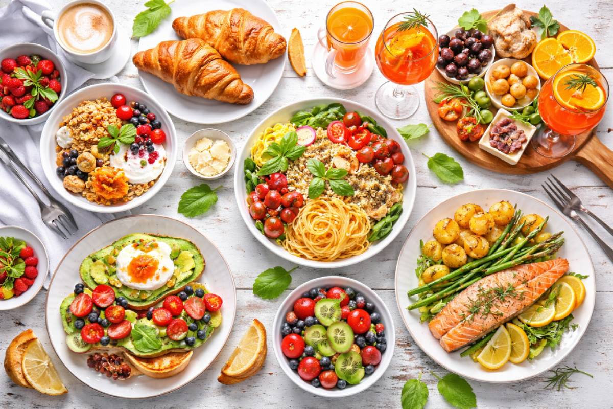 Un mix di pietanze in tavola